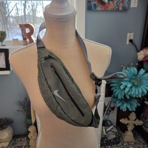 Nike Unisex Green Running Waistpack